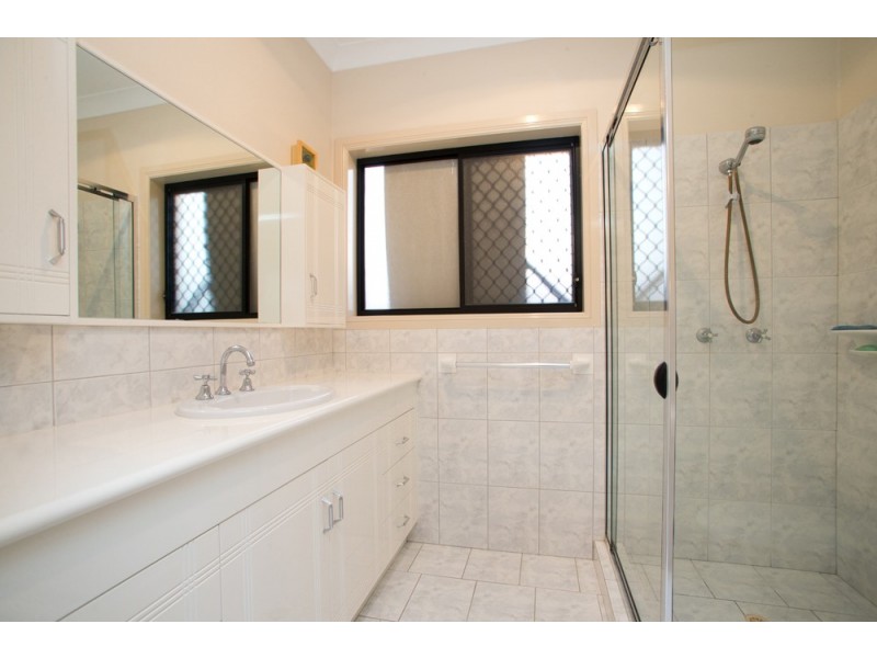 8 Parkhurst Place, Kuraby QLD 4112