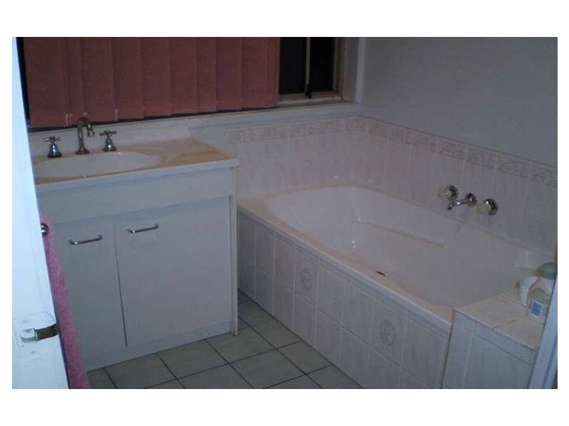 2 Barcoo Street, Hillcrest QLD 4118