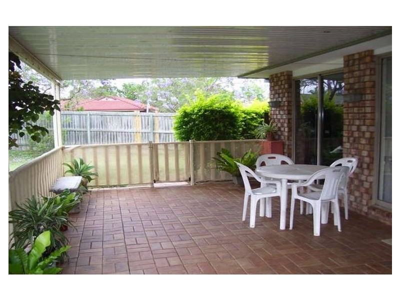 2 Barcoo Street, Hillcrest QLD 4118