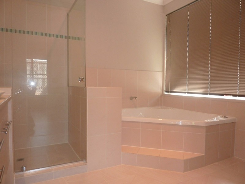 16 Trevi Close, Eight Mile Plains QLD 4113