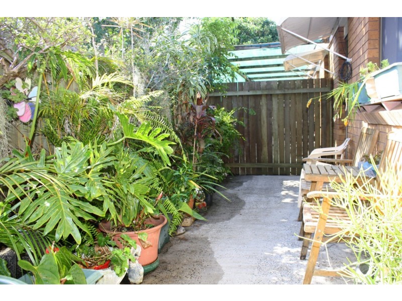 2/6 Roseland Avenue, Yamba NSW 2464