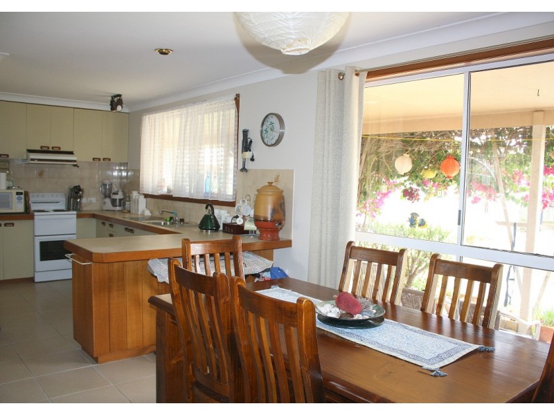 4 Grevillea Avenue, Yamba NSW 2464