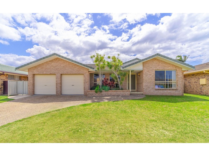 17 Casuarina Close, Yamba NSW 2464