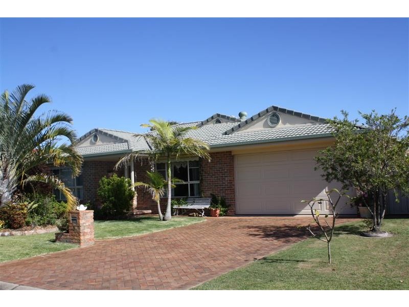 5 Abelia  Avenue, Yamba NSW 2464