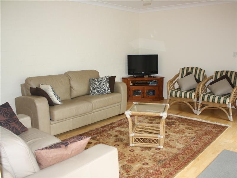 2/57 Witonga Drive, Yamba NSW 2464