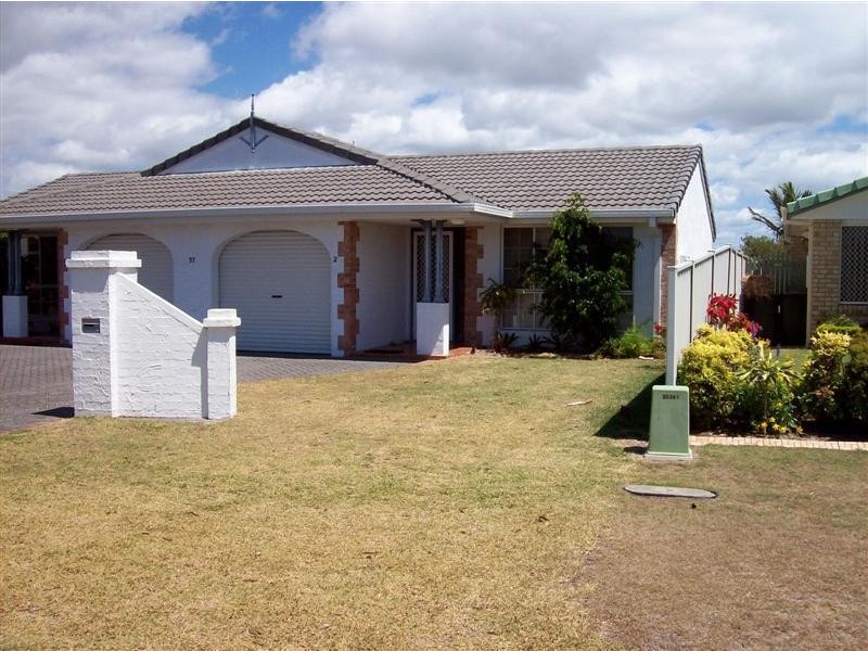 2/57 Witonga Drive, Yamba NSW 2464