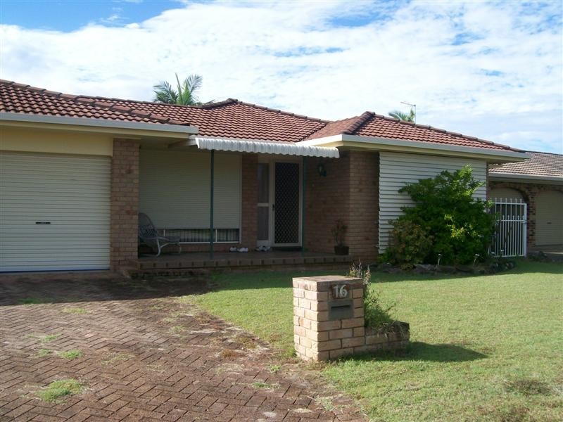 16 Palm Terrace, Yamba NSW 2464