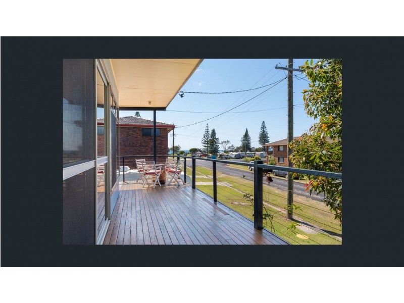 2 Heath Street, Brooms Head NSW 2463