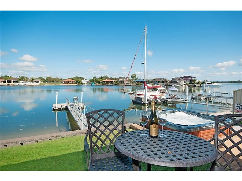 25 The Peninsula, Yamba NSW 2464