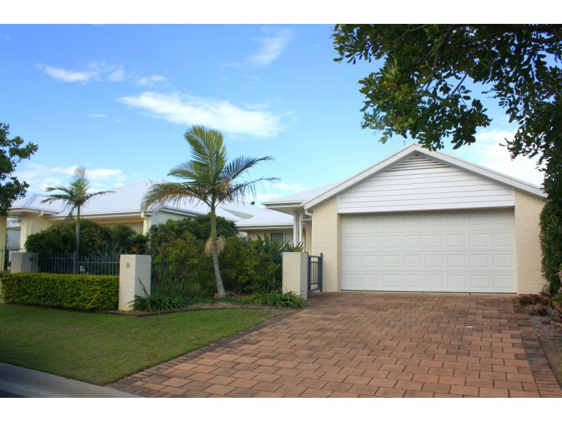 13 The Parkway, Yamba NSW 2464