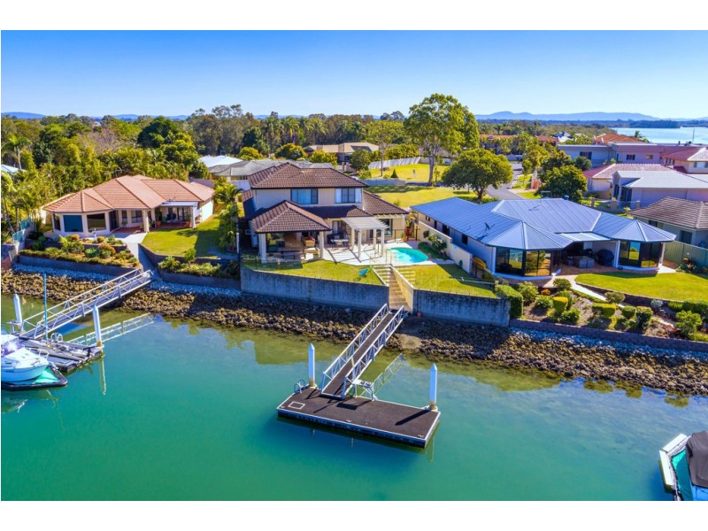 12 Edgewater Close, Yamba NSW 2464