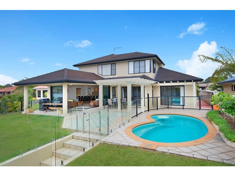 12 Edgewater Close, Yamba NSW 2464