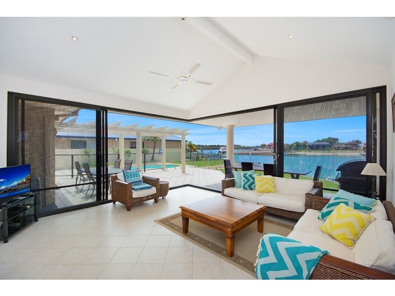 12 Edgewater Close, Yamba NSW 2464