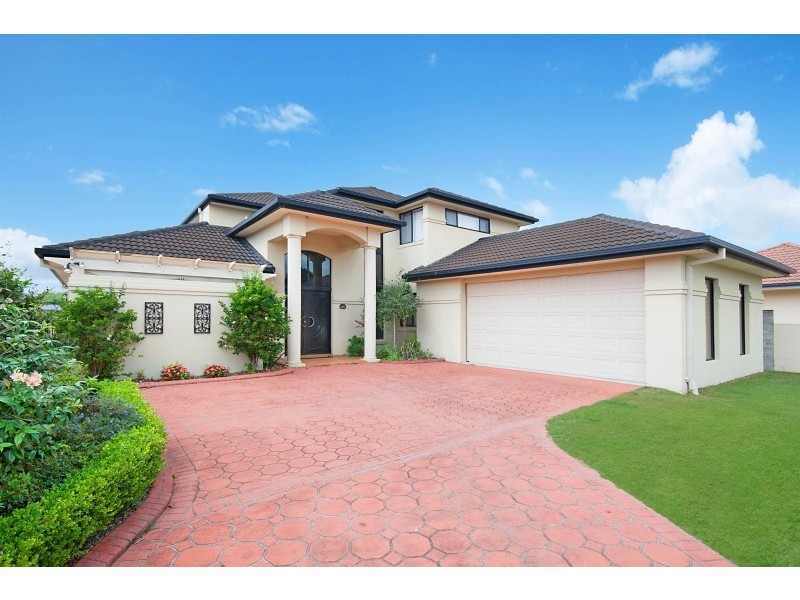 12 Edgewater Close, Yamba NSW 2464