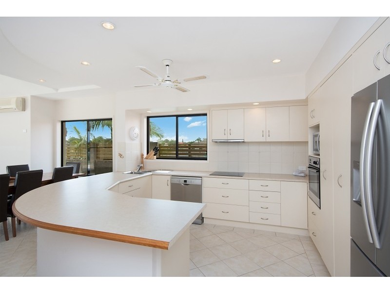 12 Edgewater Close, Yamba NSW 2464