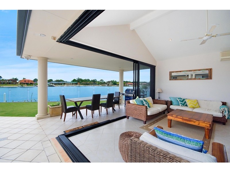 12 Edgewater Close, Yamba NSW 2464