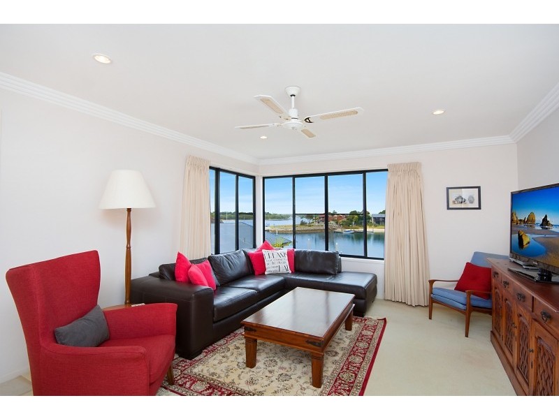 12 Edgewater Close, Yamba NSW 2464