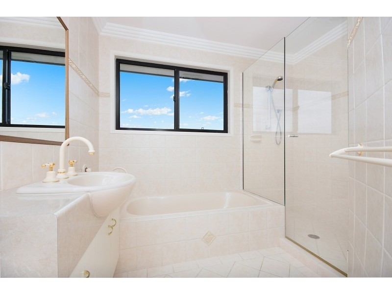 12 Edgewater Close, Yamba NSW 2464