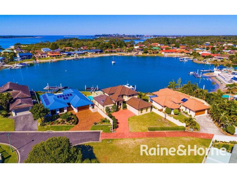 12 Edgewater Close, Yamba NSW 2464