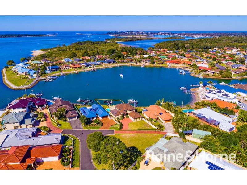 12 Edgewater Close, Yamba NSW 2464