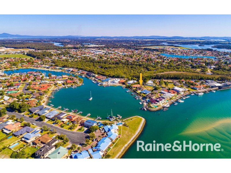 12 Edgewater Close, Yamba NSW 2464