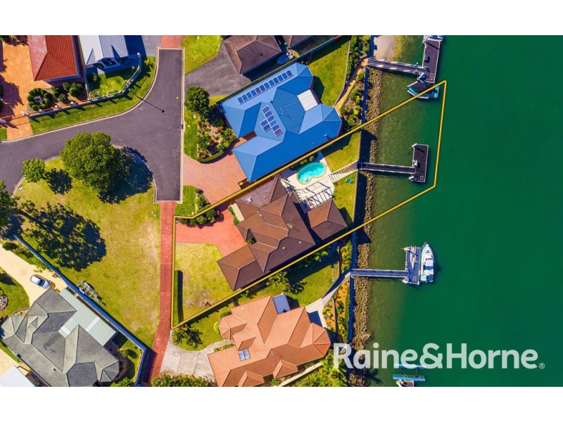 12 Edgewater Close, Yamba NSW 2464