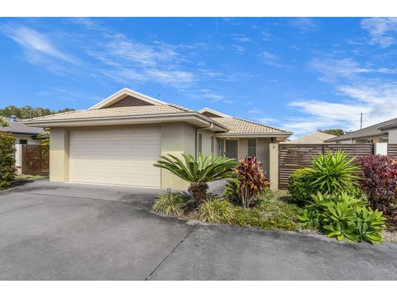 3/4 Somerset Place, Yamba NSW 2464