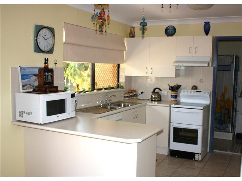 2-2 Waratah Avenue, Yamba NSW 2464