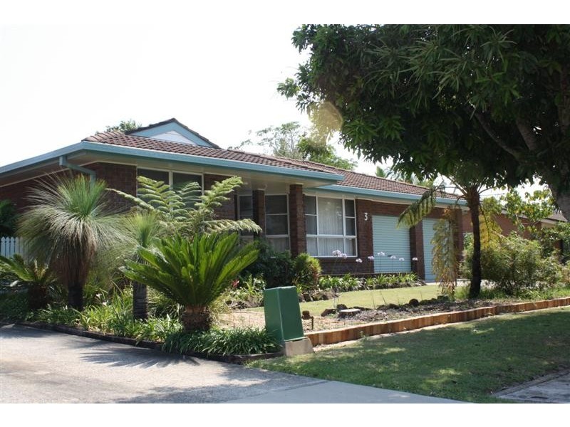 3 Roselands Avenue, Yamba NSW 2464