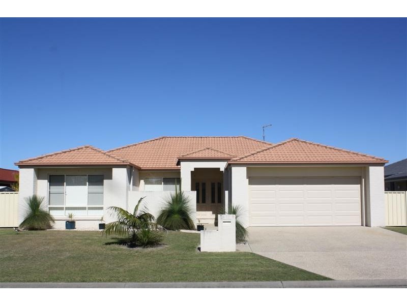 15 Barellan Ave, Yamba NSW 2464