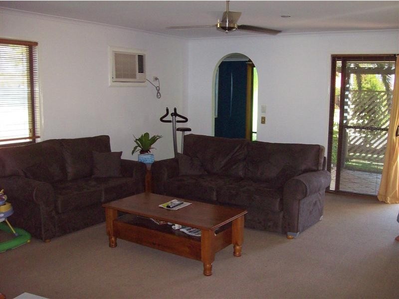 2 Barbara Close, Yamba NSW 2464