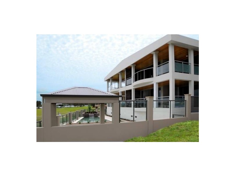 1/8 Bent Street, Yamba NSW 2464