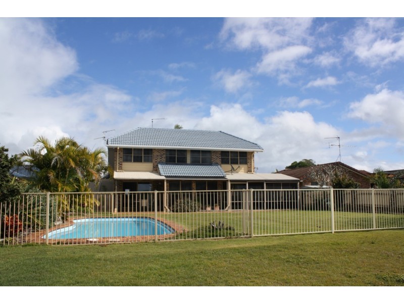 32 The Peninsula, Yamba NSW 2464