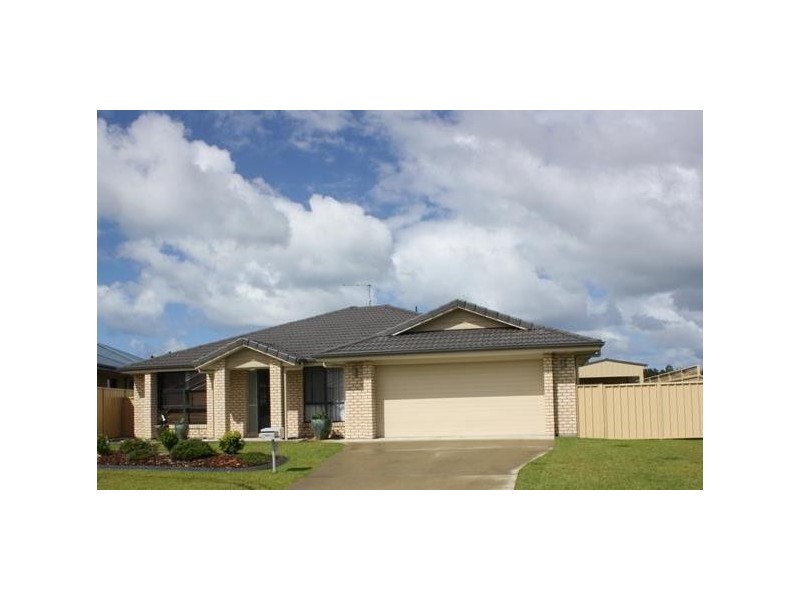 2 Investigators Place, Yamba NSW 2464