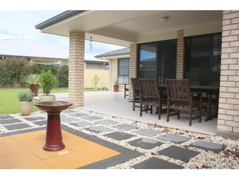 2 Investigators Place, Yamba NSW 2464