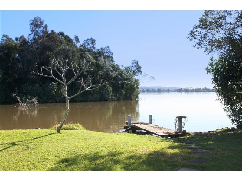 797 Yamba Road, Palmers Island NSW 2463