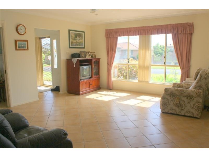 1 Kempnich Place, Yamba NSW 2464