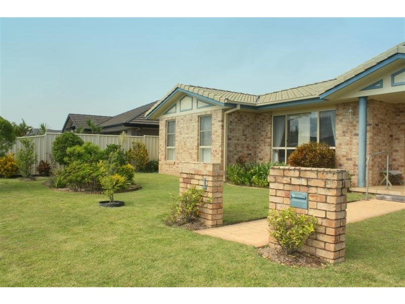 1 Kempnich Place, Yamba NSW 2464