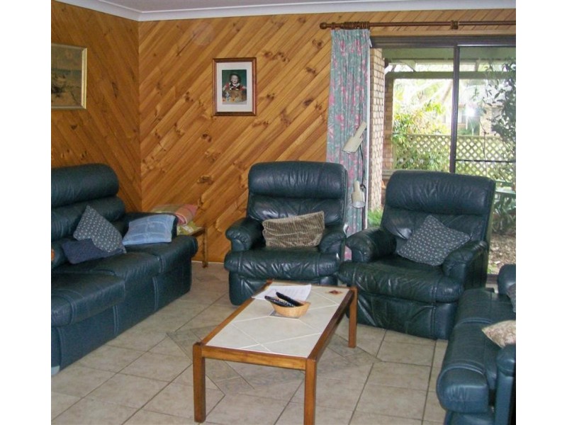 12 Roselands Ave, Yamba NSW 2464