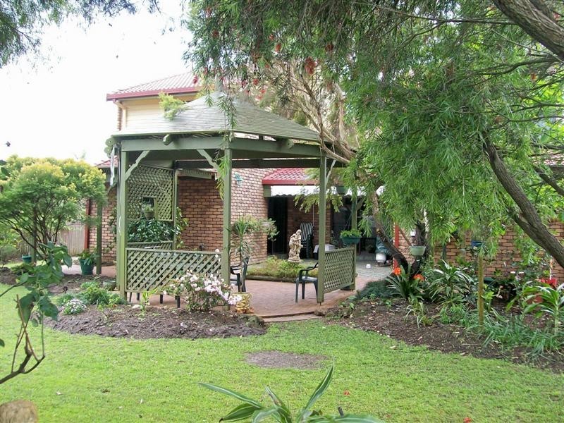 12 Roselands Ave, Yamba NSW 2464