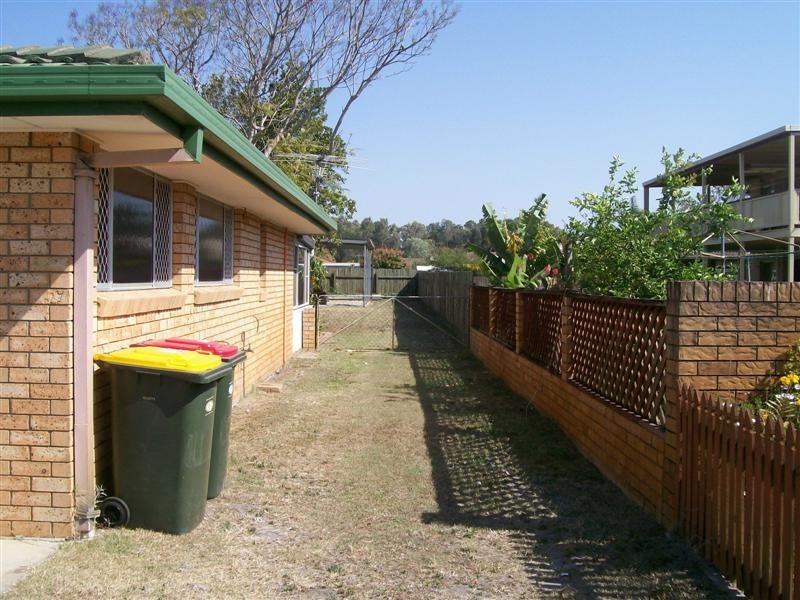 2 Roselands Ave, Yamba NSW 2464