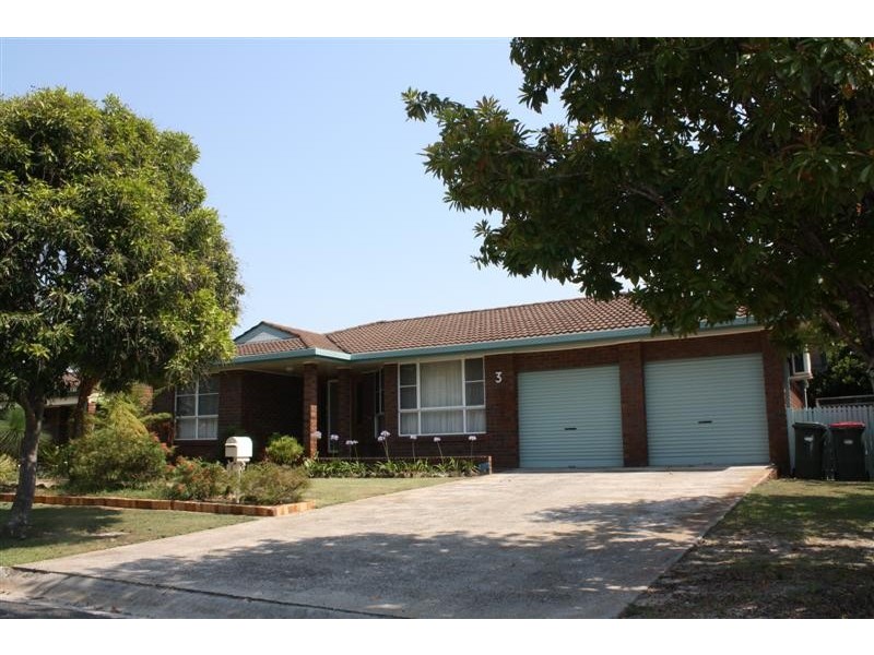 3 Roseland Ave, Yamba NSW 2464
