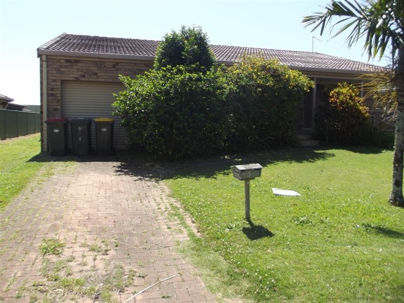 1 Barbara Close, Yamba NSW 2464