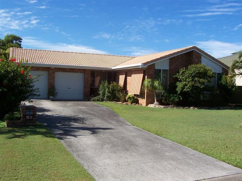 25 Palm Terrace, Yamba NSW 2464