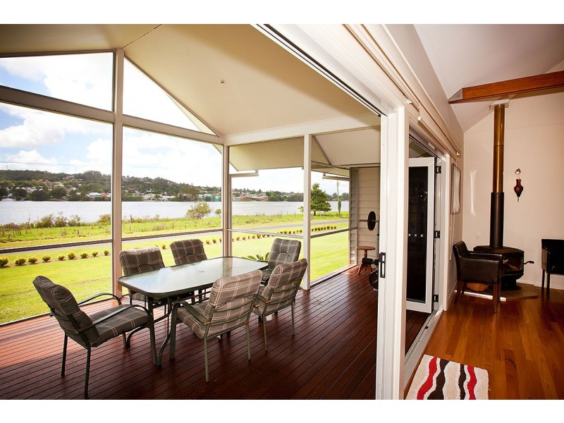 192 Old Ferry Road, Yamba NSW 2464