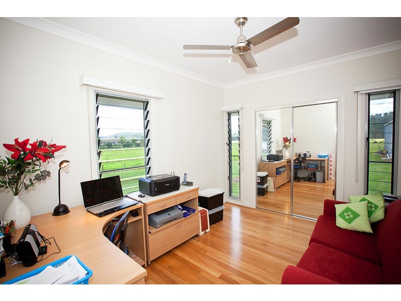 192 Old Ferry Road, Yamba NSW 2464