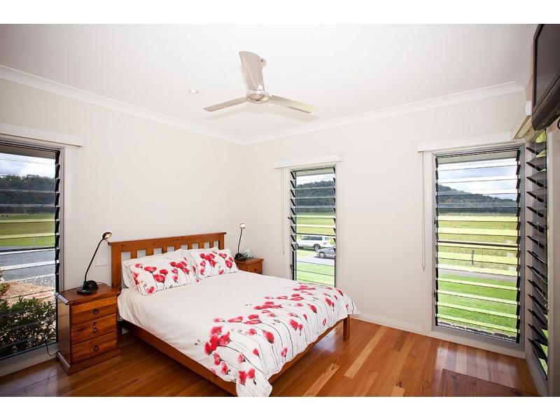 192 Old Ferry Road, Yamba NSW 2464
