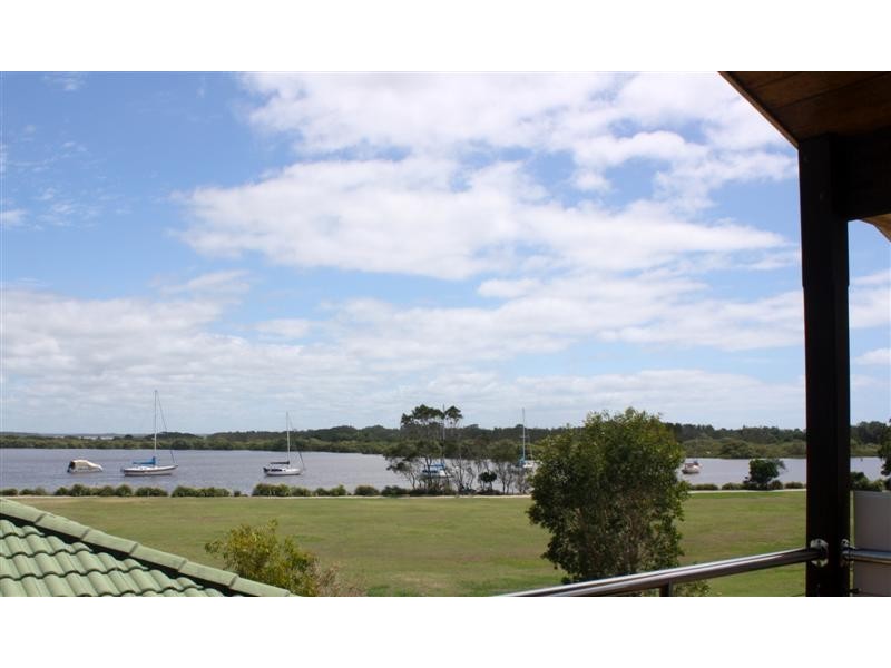 6 Bent Street, Yamba NSW 2464