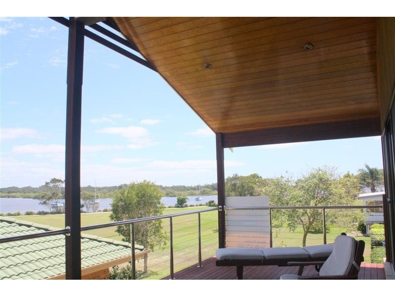 6 Bent Street, Yamba NSW 2464