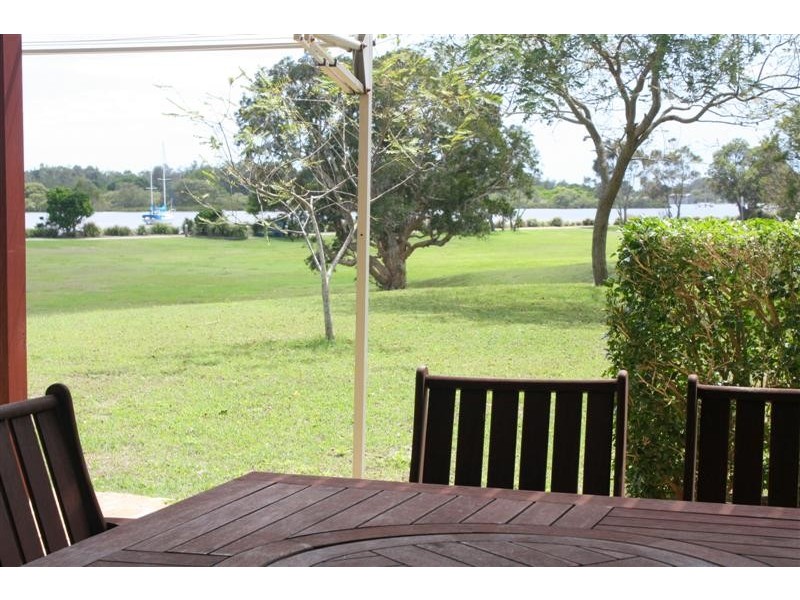 6 Bent Street, Yamba NSW 2464